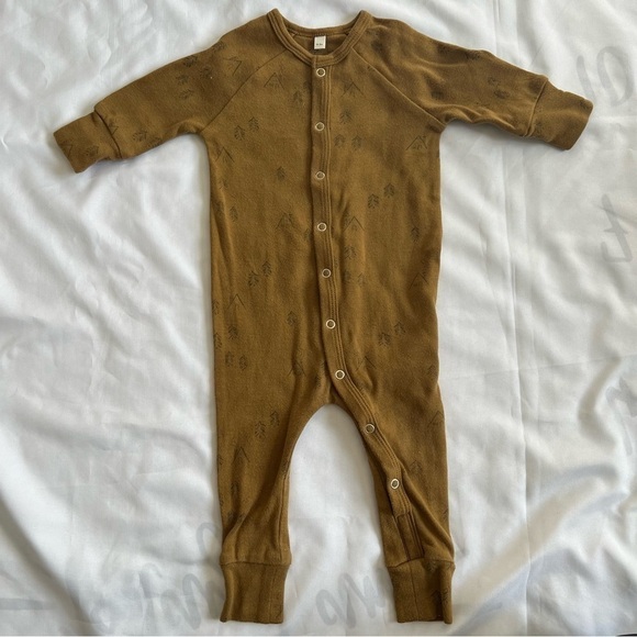 Rylee + Cru Long John Snap Pajamas in Tan Tree Print in Size 0-3 Months - Picture 3 of 15